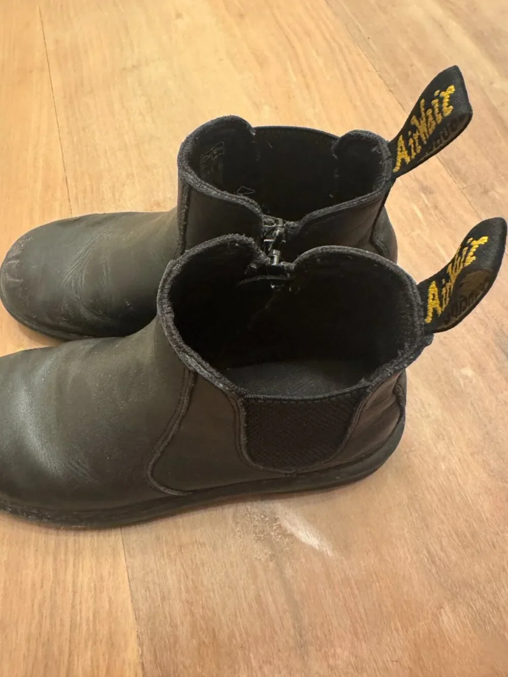 Dr. Martens Chelsea Boot Black Leather Side Zip Youth 4